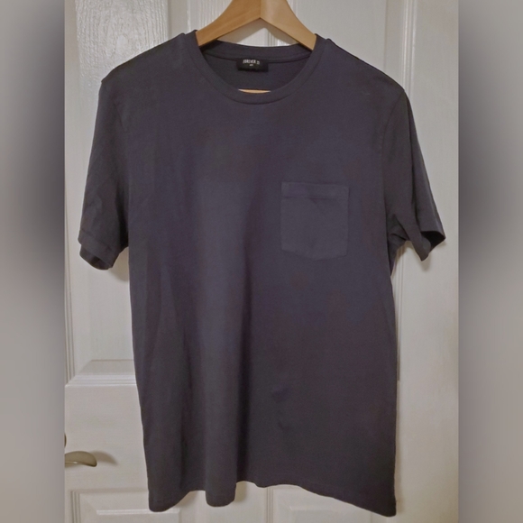 Deep blue tee w/ pocket - Picture 3 of 4